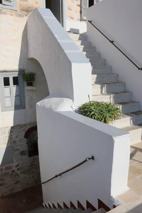Christina'S Stone House Apartment Hydra  Exterior foto